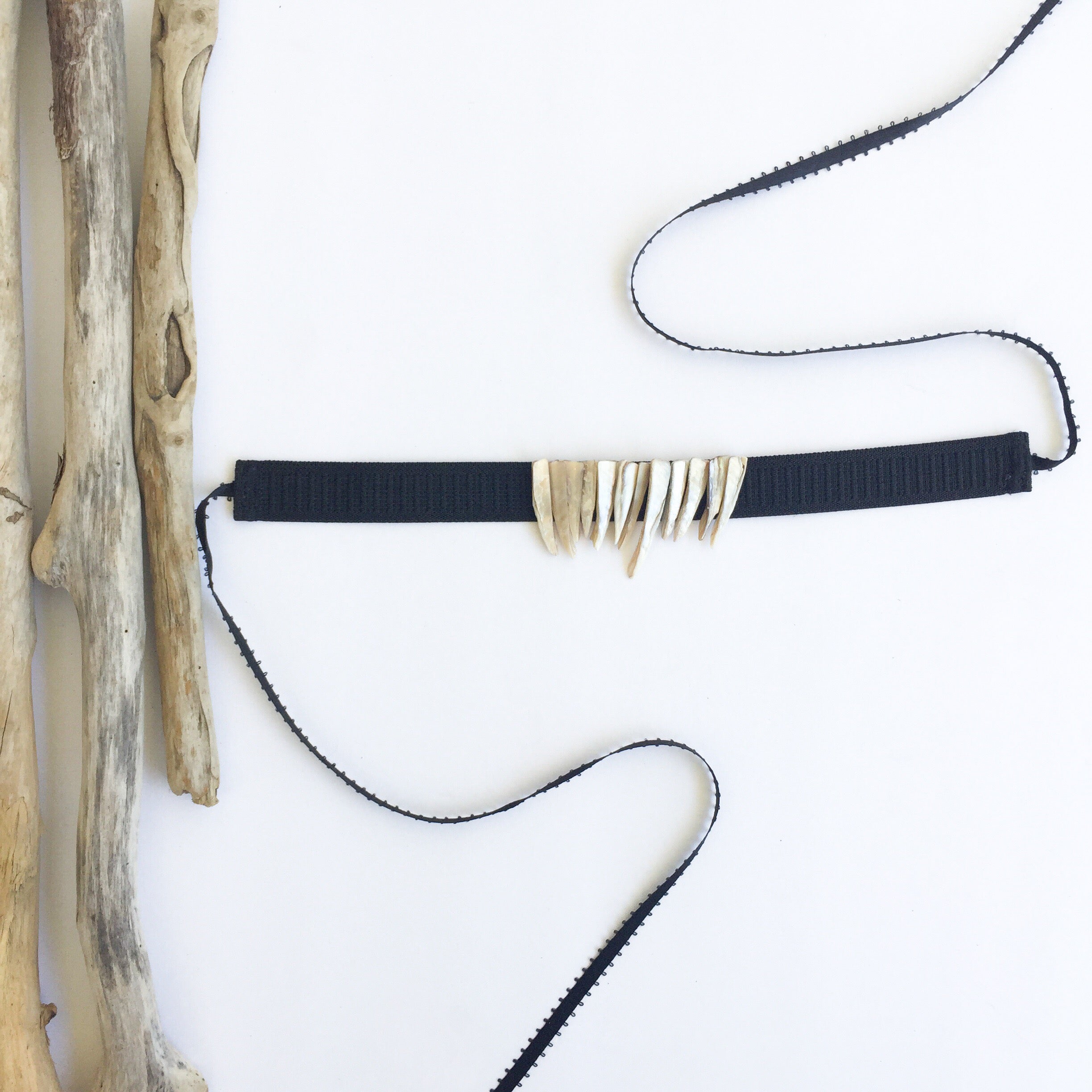 Akata Shell Choker