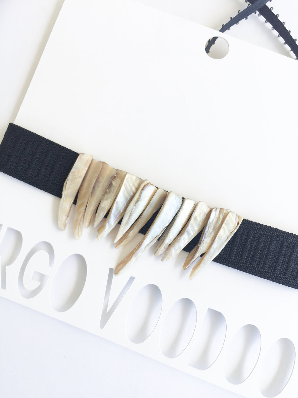 Akata Shell Choker