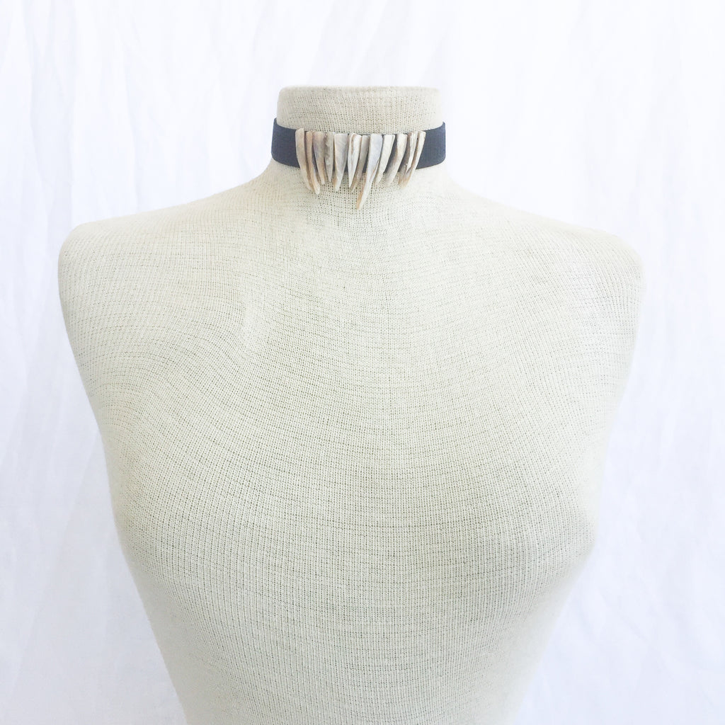 Akata Shell Choker